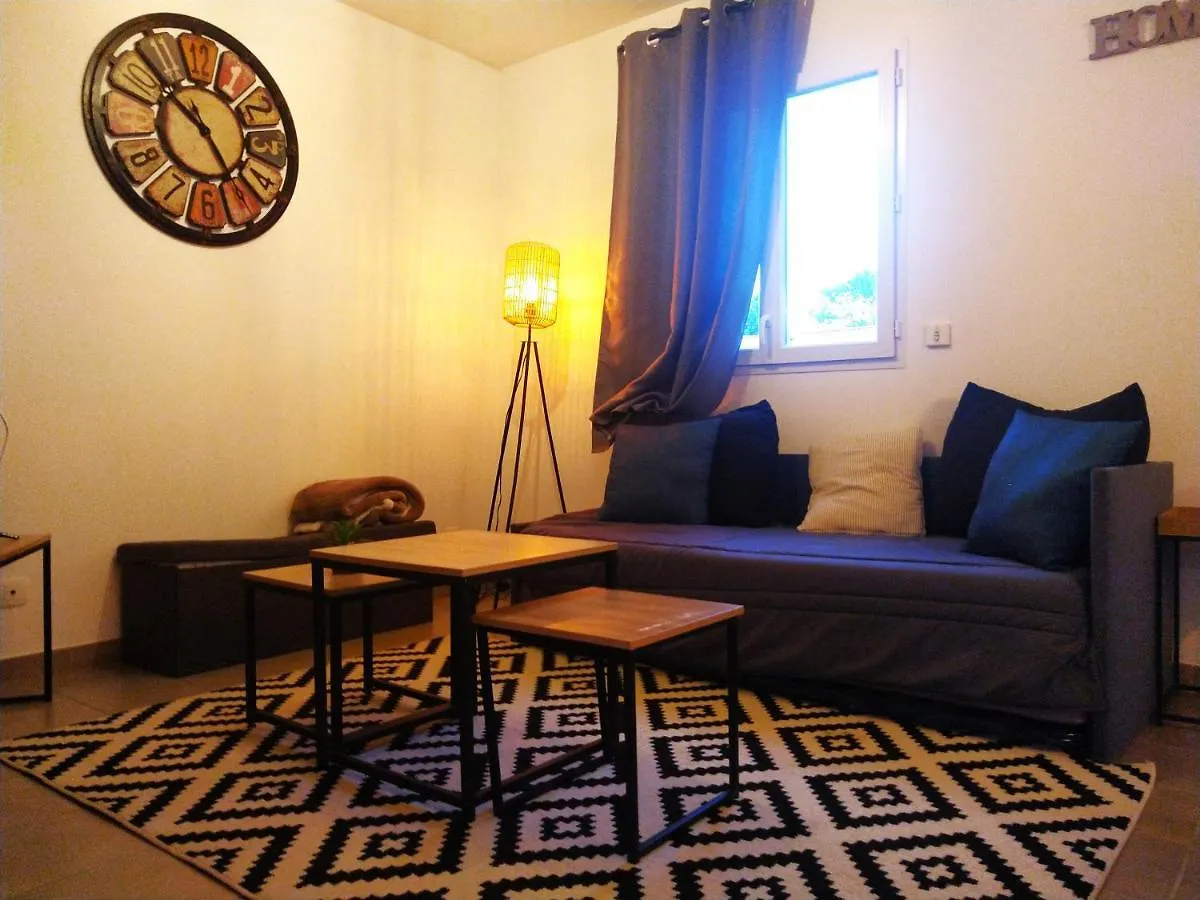 Le Clos Andree - Charmante Maison 8 Personnes - 5 Lits - Climatisation Reversible - Parking 3 Vehicules - Garage - Zone Nord Montauban - Terrasse Et Jardin 0*,  Franciaország