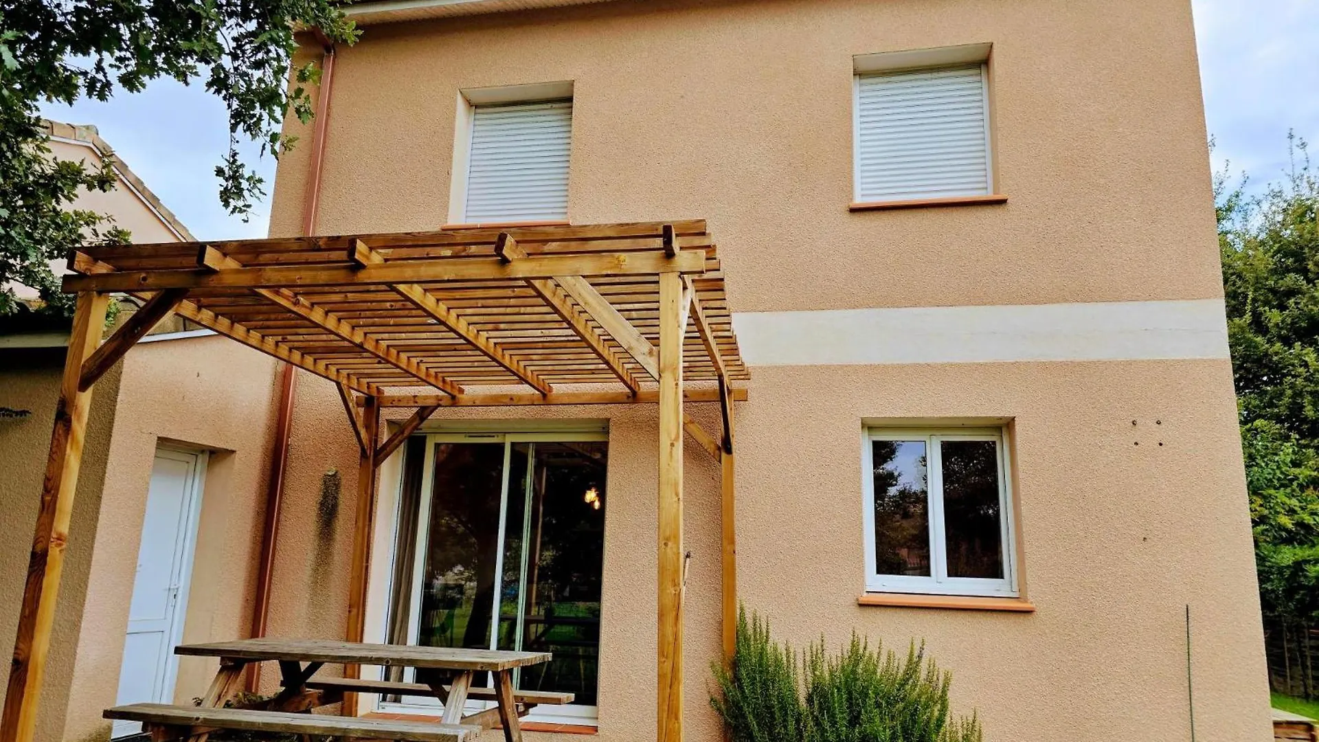 Le Clos Andree: Charming North Montauban Home with Garden and Garage 0*,